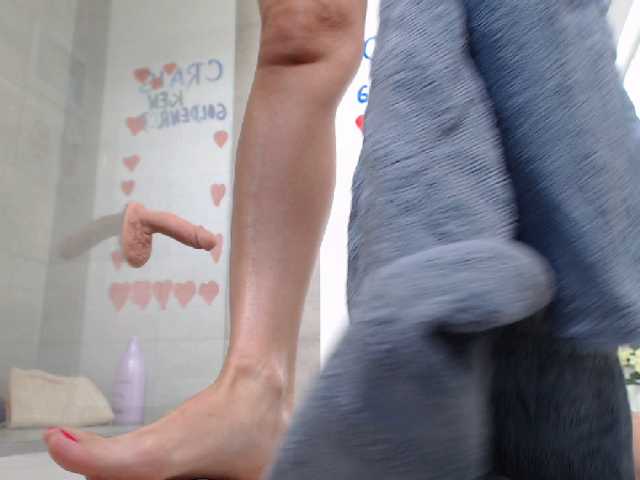 Capturas de pantalla de transmisión KinkyMoni