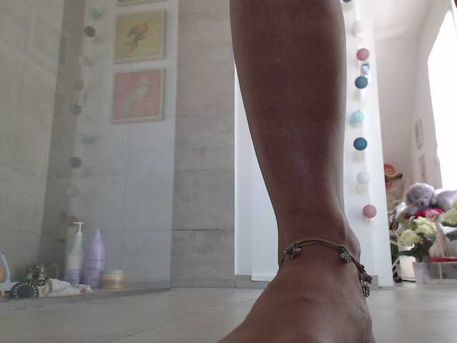 Capturas de pantalla de transmisión KinkyMoni