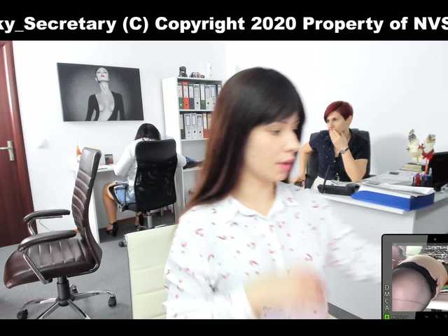 Capturas de pantalla de transmisión KinkyOffice