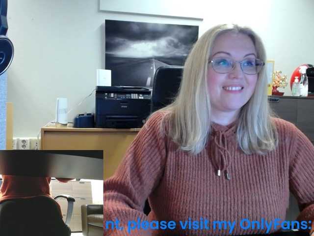 Fotos KristinaKesh At the office. Lush ON! Privats welcome!!! 101 tok before pvt! Tips only in public chat matter:) Lush reactiong from 3 tok.