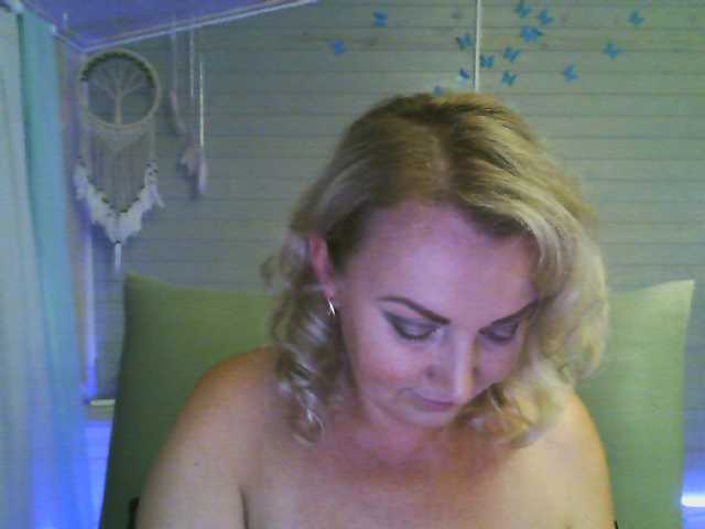 Capturas de pantalla de transmisión ladynatali