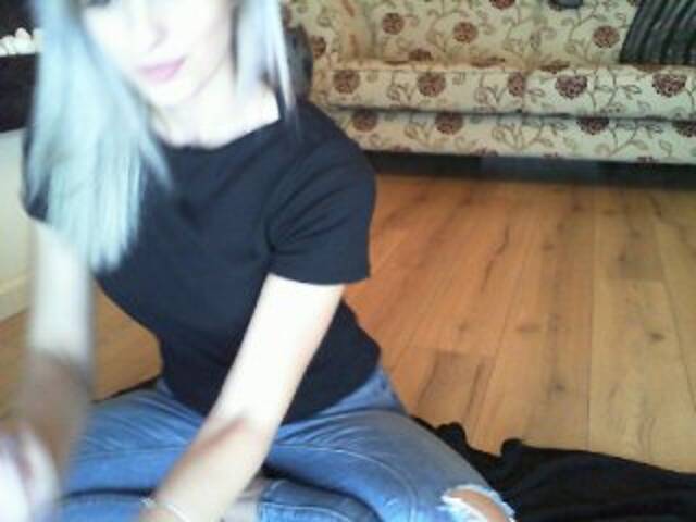 Capturas de pantalla de transmisión LaraDy