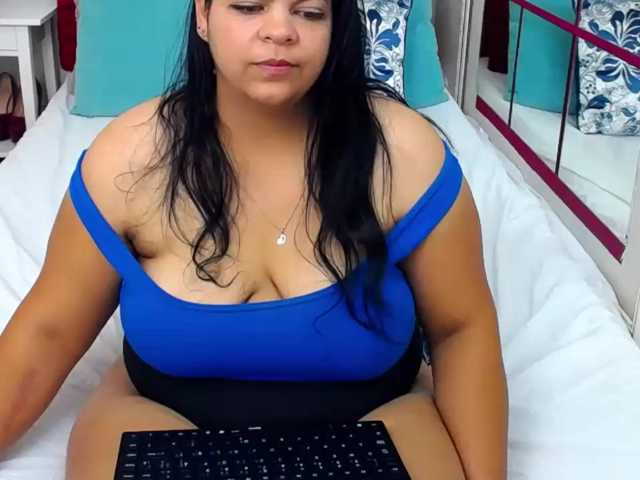 Capturas de pantalla de transmisión LeslieJoyy