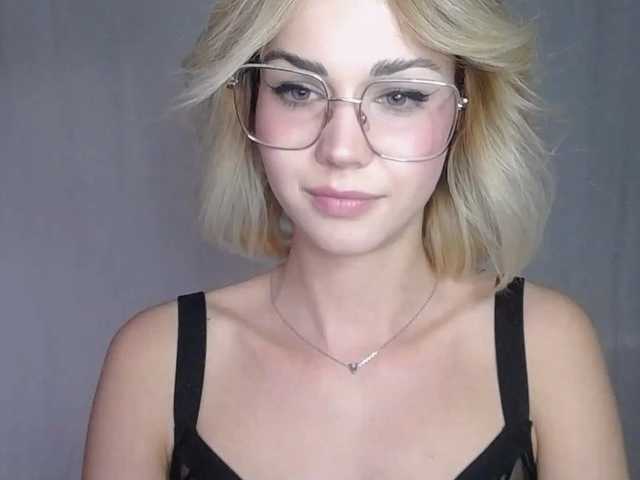 Fotos lexieSpicy Sweet and yet dang naughty ;) #innocentface #sweet #petite #glasses #fetish #natural #shorthair #domina #teaser #cfmn #joi #cei #cbt #sph #cucktraining