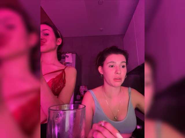 Capturas de pantalla de transmisión LikaVika