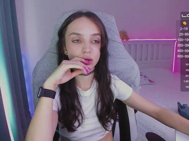 Fotos Lilith-Cain Menu works only for tokens into a common chat ☺✔For a new gaming laptop to stream and play with you @sofar @remain ✨Press LOVE honney ❤