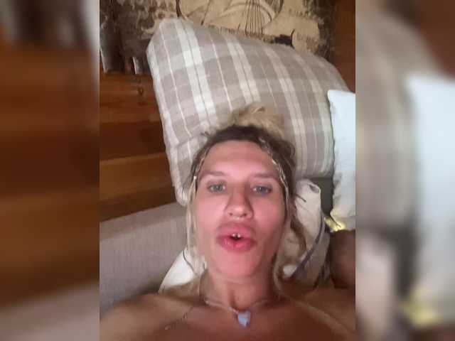 Capturas de pantalla de transmisión LisaAlisa032