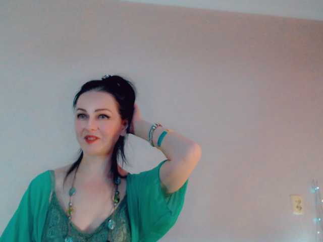 Fotos _LORDESSA_ Greeting..Use my Menu and get a nice show special for you ..The rest in Privates ! If you dont like the music in my chat you just can use my Autodj...Have the fun !