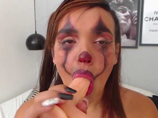 Capturas de pantalla de transmisión LucyAniston