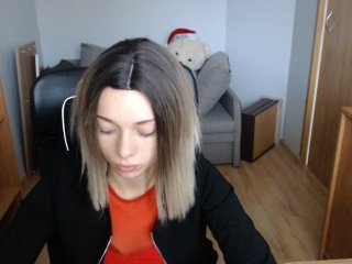 Fotos LucySmith spank ass 20 tok, kiss 10 tok, naked tits 50 tok,all naked and masturbate -->priv chat