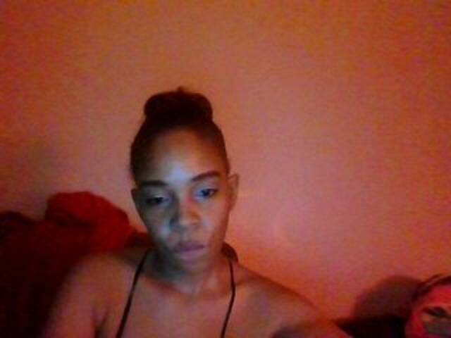 Capturas de pantalla de transmisión Luicy