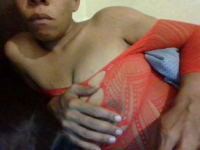 Capturas de pantalla de transmisión Luicy