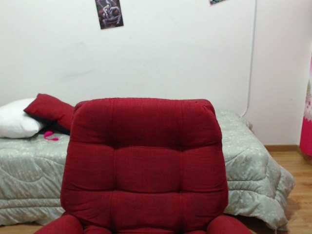 Capturas de pantalla de transmisión lunaqueen1