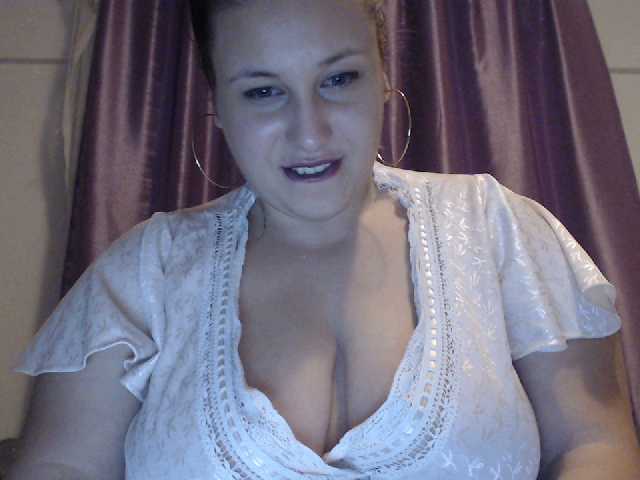 Fotos mapetella hello guys! make me smile and compliment me on note tip !!! @222 naked (lovense on)