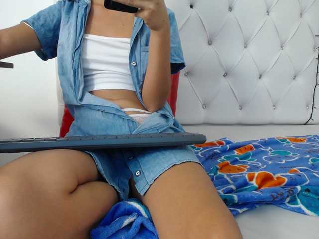 Fotos Mia-Girl18 lets play, you send tips and ask what you want me to do, lets have fun