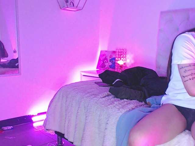 Capturas de pantalla de transmisión mia-naughty63