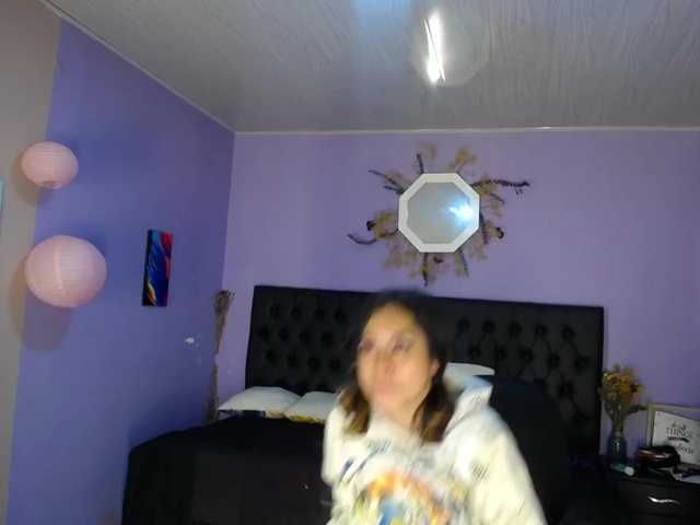 Capturas de pantalla de transmisión MiaQueen