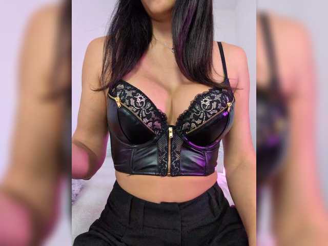 Capturas de pantalla de transmisión Milana_Milana