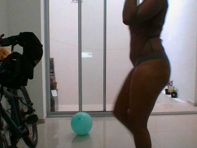 Capturas de pantalla de transmisión Milenita2022