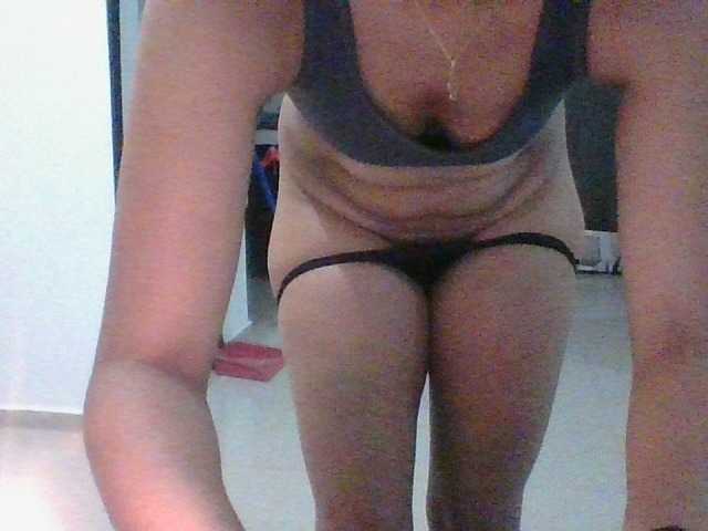 Capturas de pantalla de transmisión Milenita2022