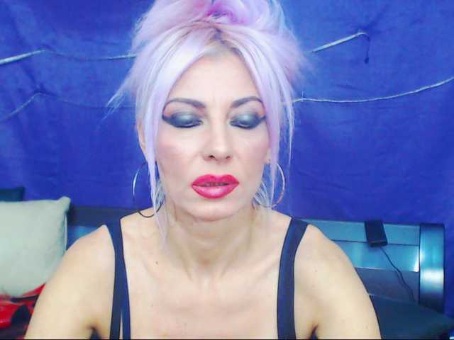Fotos HoneyLara #show you appreciation by tipping don't be stingy #kiss#facesitting#cuckold#red toes#tipper#anal#fuck you mouth#cei#joi#humilliation#joi#tipper#short dick#pvt#strapon#blow job#foot job#