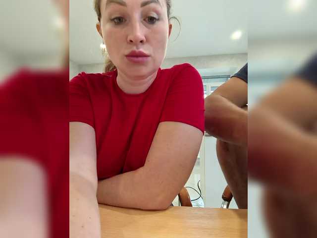 Capturas de pantalla de transmisión MOLLY-7