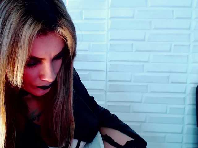 Fotos MollyReedX Naughty Tiffany wants a good fuck, can someone put something hard inside me really hard? @goal♥lovense on♥pvt open 626