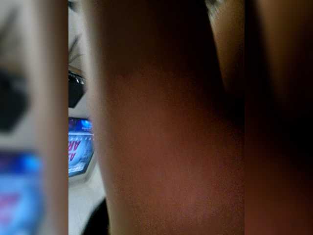 Capturas de pantalla de transmisión MommyJeva