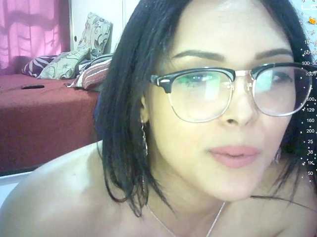 Capturas de pantalla de transmisión MommyJeva