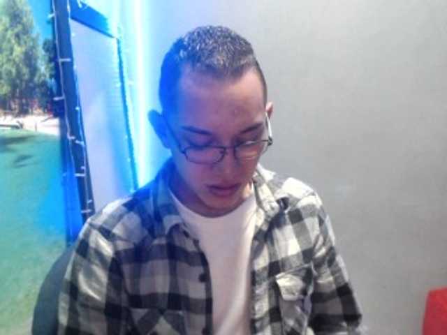 Capturas de pantalla de transmisión MommysPervers