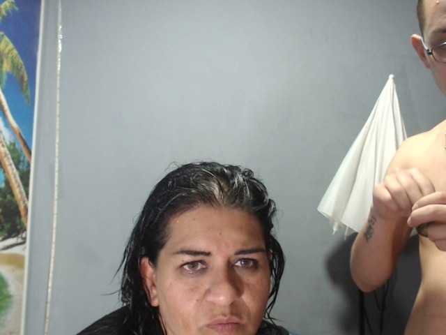 Capturas de pantalla de transmisión MommysPervers