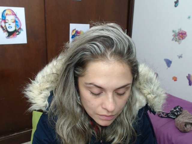 Capturas de pantalla de transmisión MonaBurning