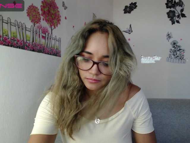 Capturas de pantalla de transmisión monica-squirt