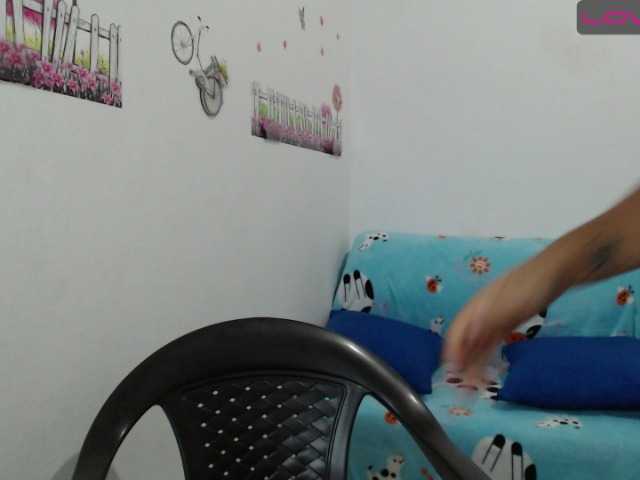 Capturas de pantalla de transmisión monica-squirt