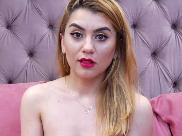 Capturas de pantalla de transmisión Monikka