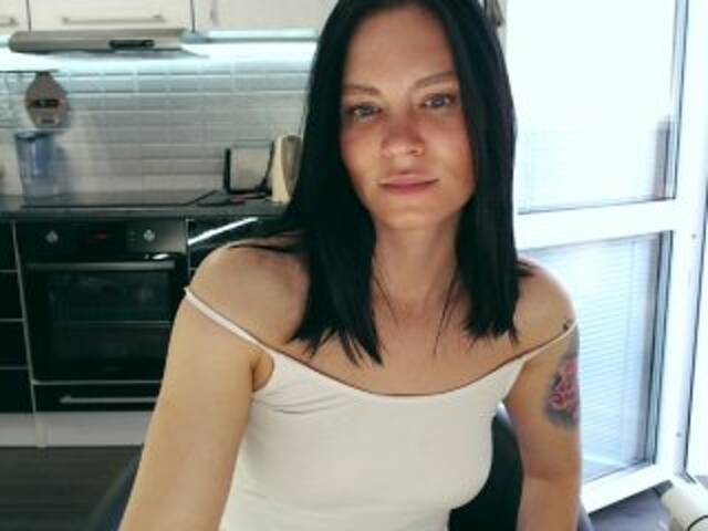 Capturas de pantalla de transmisión MsLatikaX