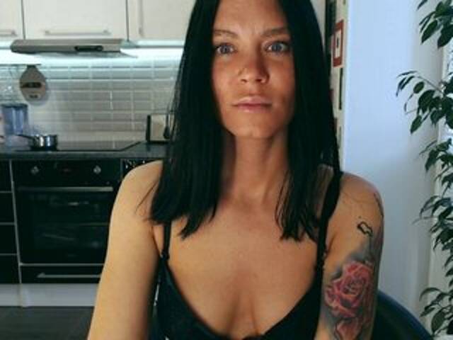 Capturas de pantalla de transmisión MsLatikaX