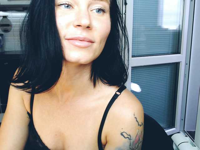 Capturas de pantalla de transmisión MsLatikaX