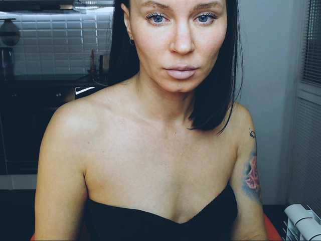 Capturas de pantalla de transmisión MsLatikaX