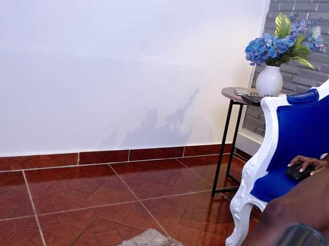 Capturas de pantalla de transmisión NahomiFox