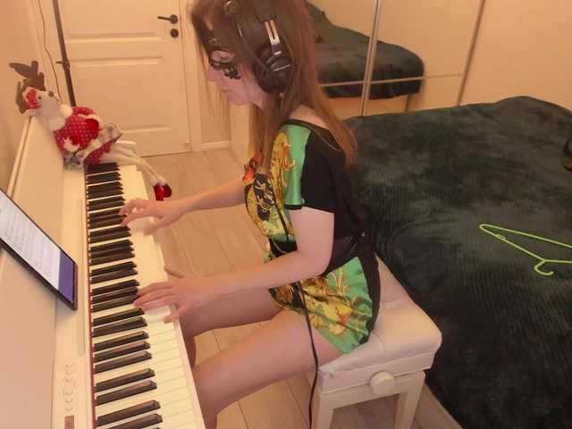 Capturas de pantalla de transmisión PianoGirl