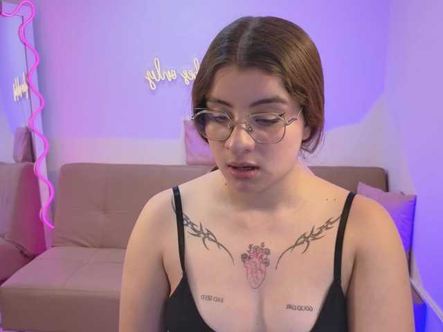 Capturas de pantalla de transmisión Naomy-tay1