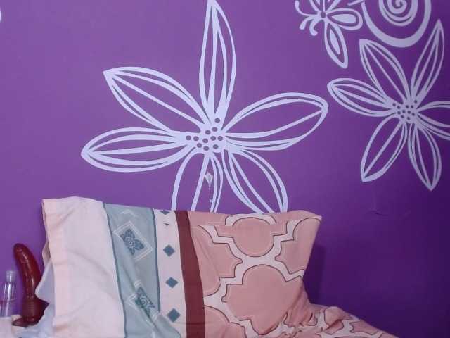 Capturas de pantalla de transmisión natasha-brand