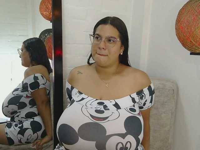 Capturas de pantalla de transmisión nathalia-correa