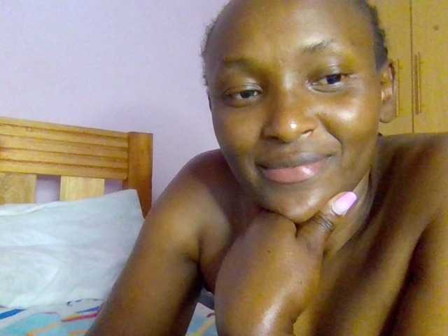 Capturas de pantalla de transmisión Naughtyliby