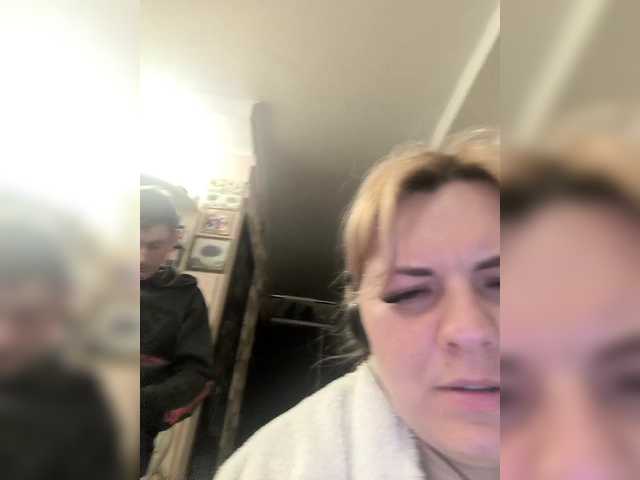 Capturas de pantalla de transmisión NellyHOT2025