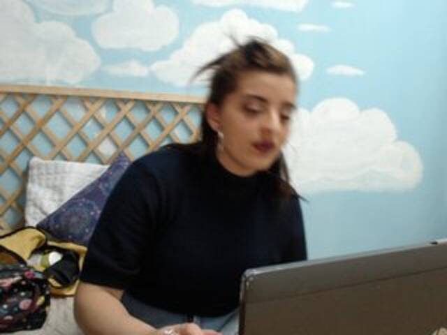 Capturas de pantalla de transmisión NERUDOVA