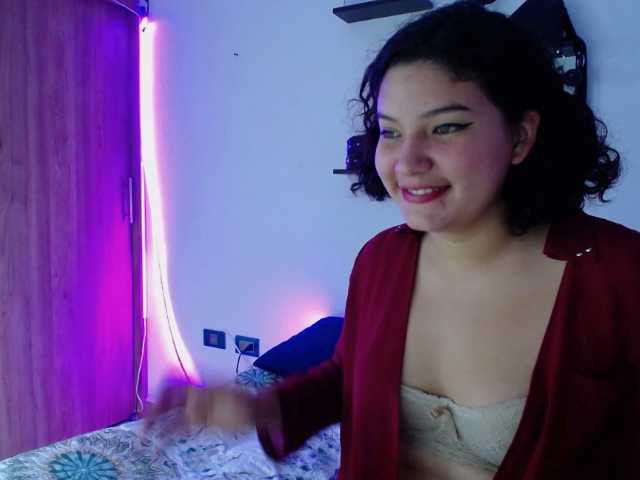 Capturas de pantalla de transmisión OliviaHill