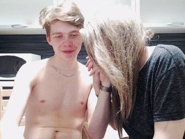 Capturas de pantalla de transmisión OrgasmShowHot