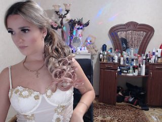 Fotos _Alienanna_ naked=500, lovense in me, flash tits-100. feets-40, watch your cam-30, if you like me ***show in full private